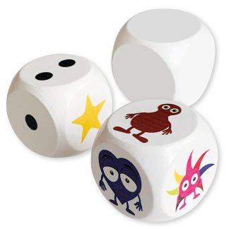Tre stora tärningar med etiketter